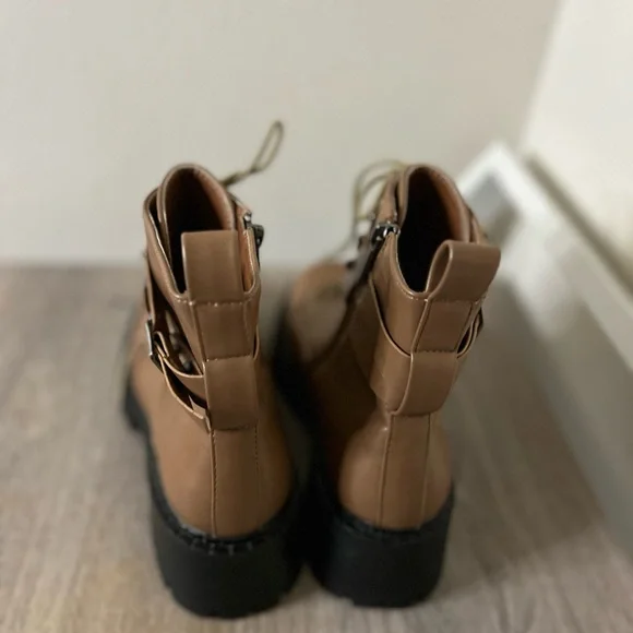 Stylish Tan Ankle Boots - Picture 4 of 7